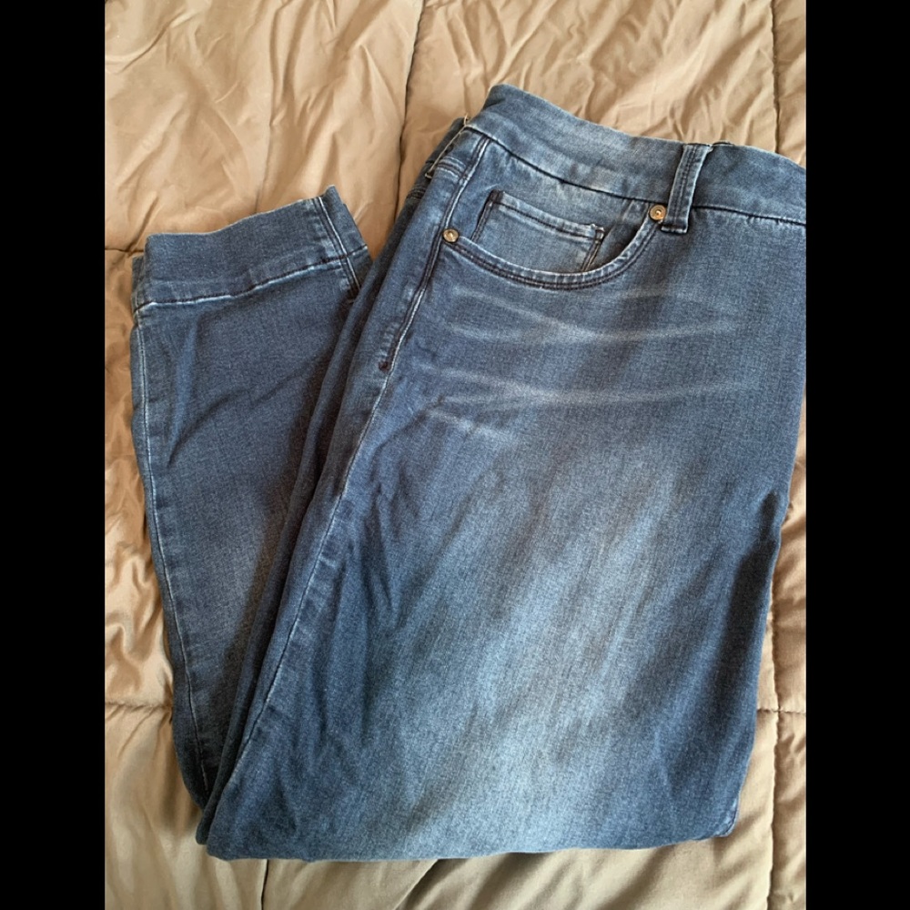 Melissa McCarthy blue denim capris 22W